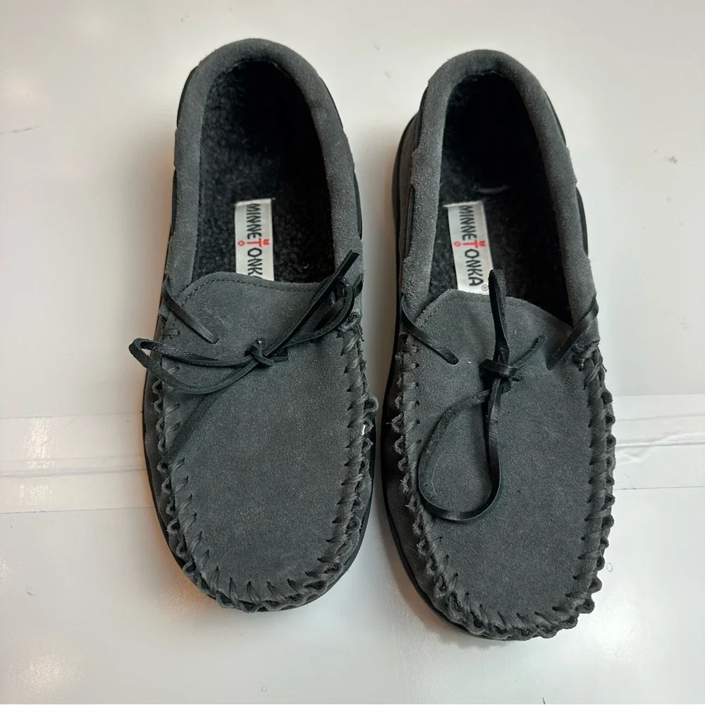 Minnetonka Men’s gray Moccasin Loafers Size 8M | Quiet Luxury Slip-On Shoes